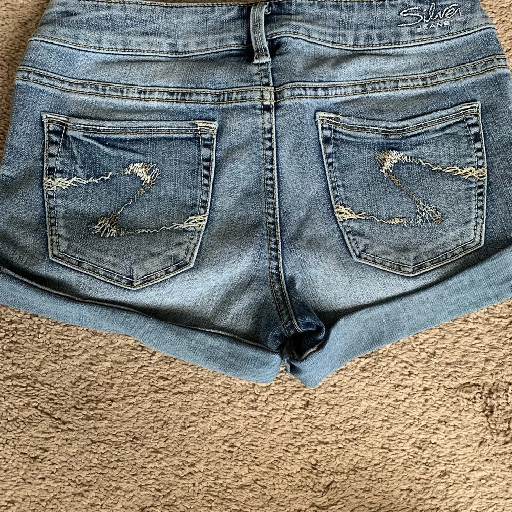 Silver Jeans Shorts, Tina Style - Picture 4 of 4